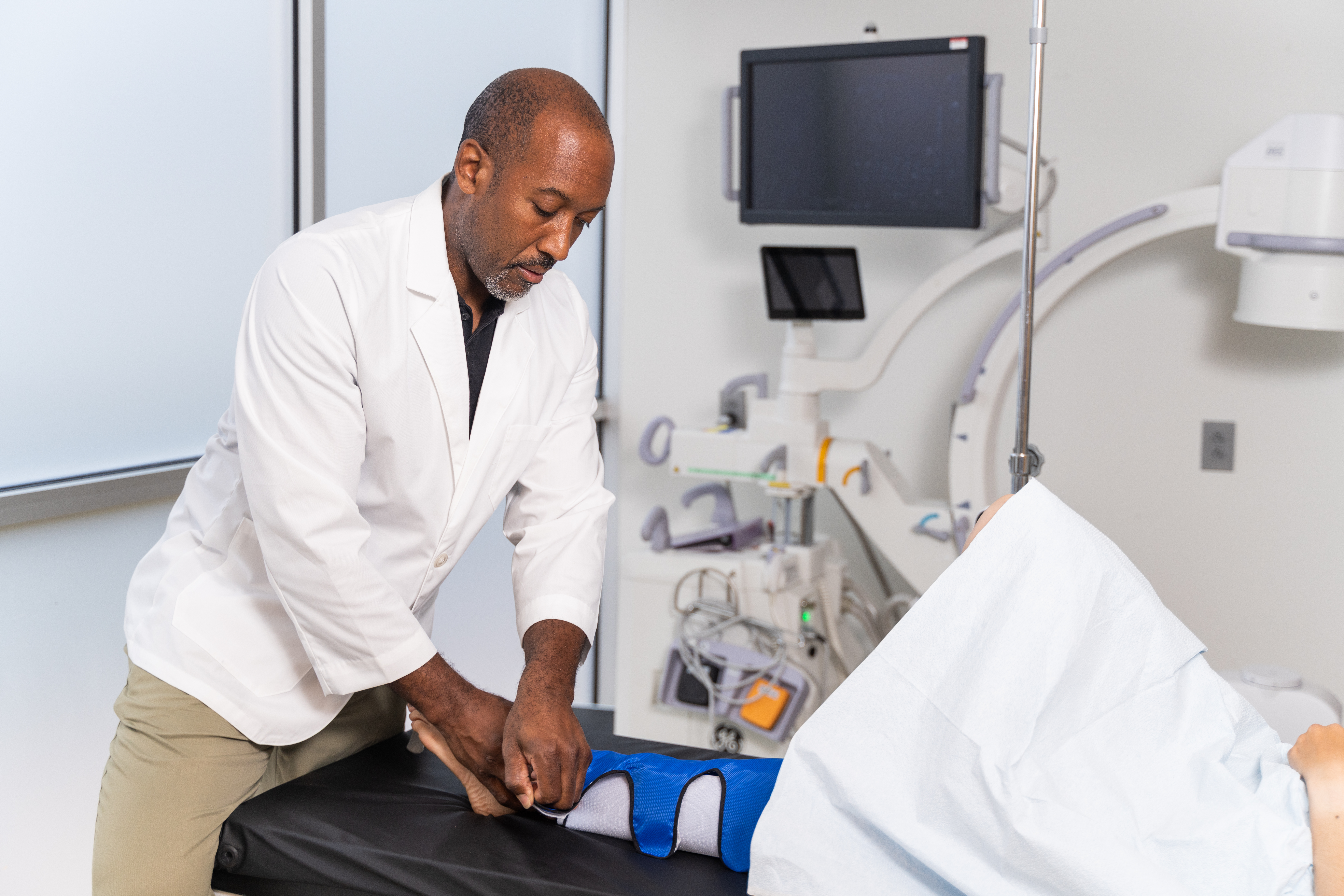 thumbnail of Theriot Reusable Universal Calf Garment